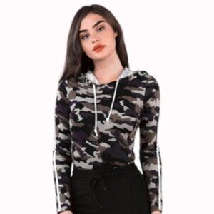 SWS/ACTIVE Cropped Camo Hoodie Pullover Size S (smaller fit)